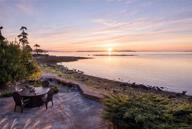 2 of 48 - 10206 Surfside Pl, Sidney, BC