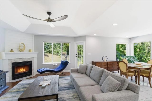 2 of 39 - 1608 Marina Way, Nanoose Bay, BC