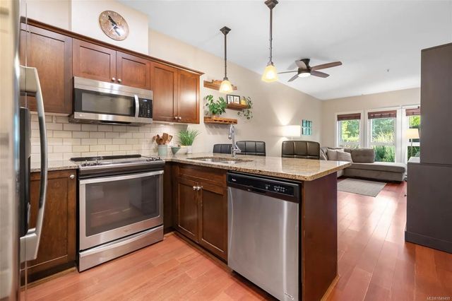 2 of 27 - 101 Nursery Hill Dr 105, View Royal, BC