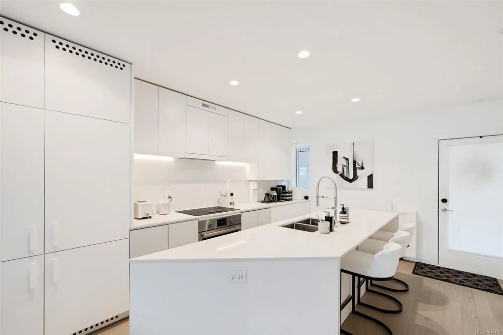 430 Parry St 204, Victoria