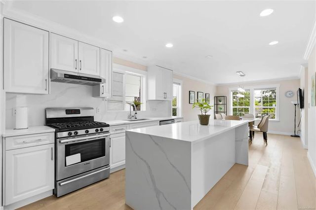 4 of 49 - 1416 Lang St, Victoria, BC