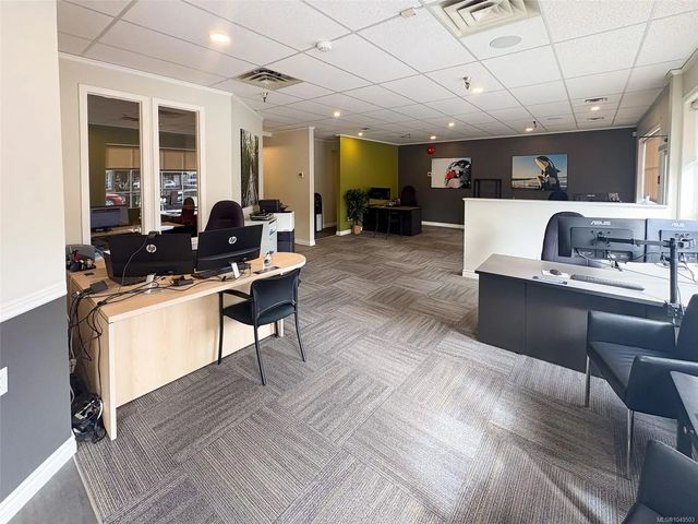 2 of 5 - 2187 Oak Bay Ave 112, Oak Bay, BC