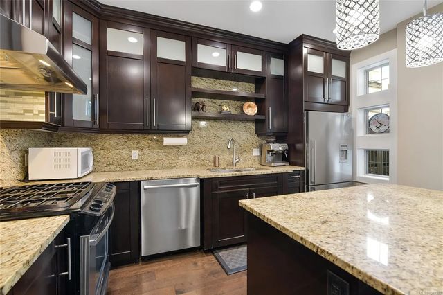 2 of 65 - 1059 Clare St, Victoria, BC