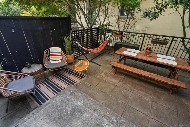 2 of 30 - 930 Yates St 208, Victoria, BC
