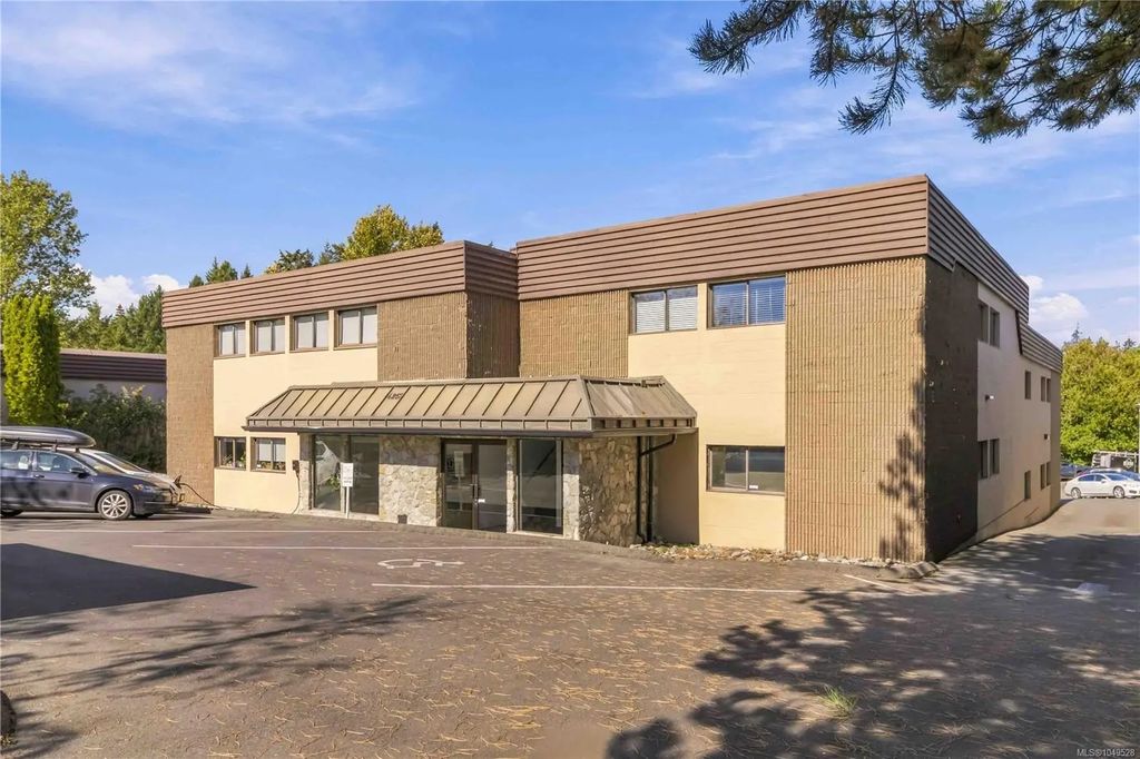 4252 Commerce Cir 200, Saanich
