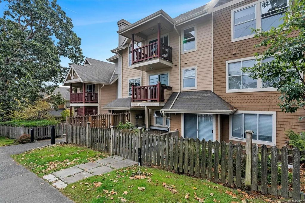 1593 Begbie St 305, Victoria