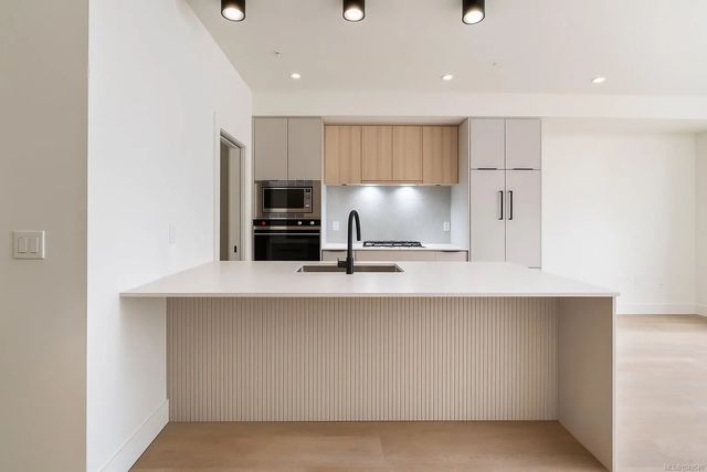 4 of 16 - 2337 Bear Mountain Pkwy 605, Langford, BC