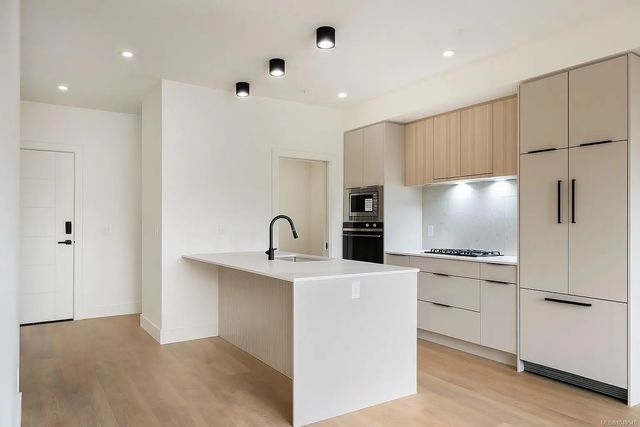 5 of 16 - 2337 Bear Mountain Pkwy 605, Langford, BC