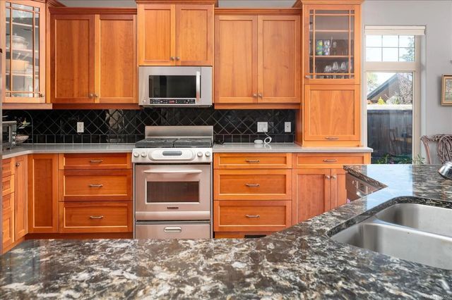 4 of 47 - 616 Attenborough St, Parksville, BC