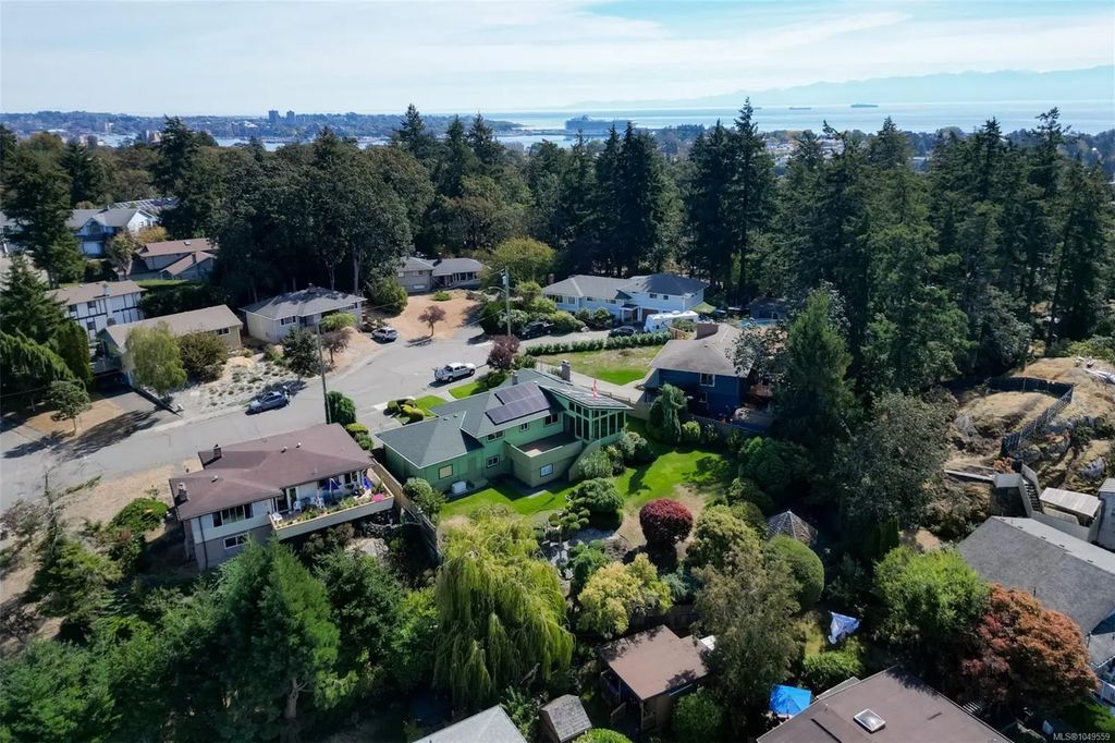 1189 Highrock Pl, Esquimalt