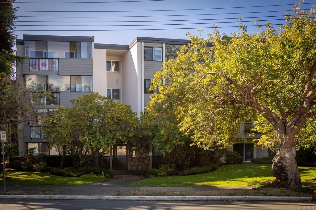1157 Fairfield Rd 402, Victoria