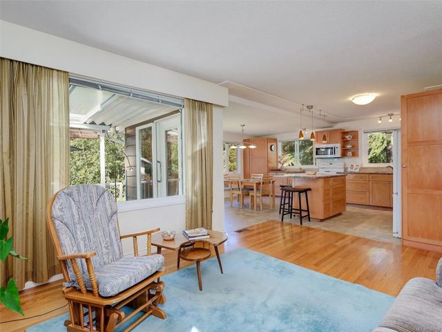 2 of 37 - 9743 Ardmore Dr, North Saanich, BC