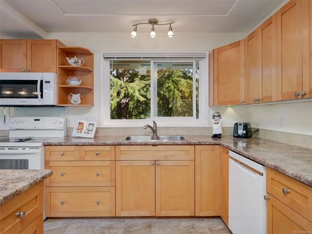 5 of 37 - 9743 Ardmore Dr, North Saanich, BC