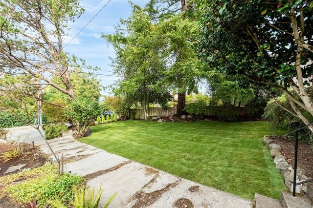 3 of 54 - 1569 Pembroke St, Victoria, BC