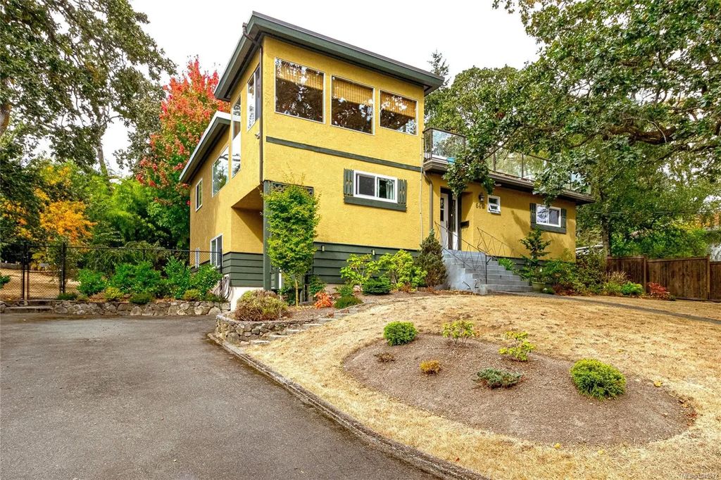 644 Fernhill Rd, Esquimalt