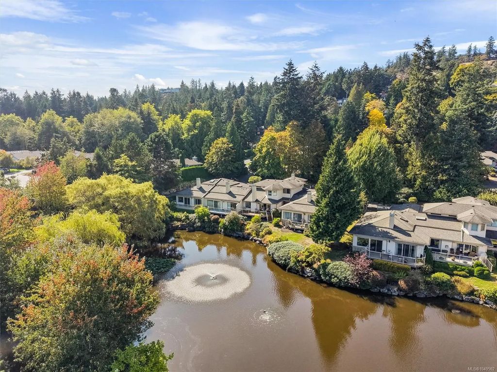 4701 Lochside Dr 3, Saanich