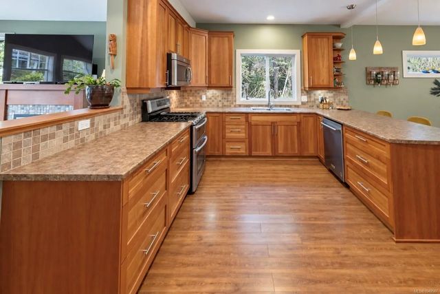 5 of 30 - 700 Ocean Park Dr, Tofino, BC