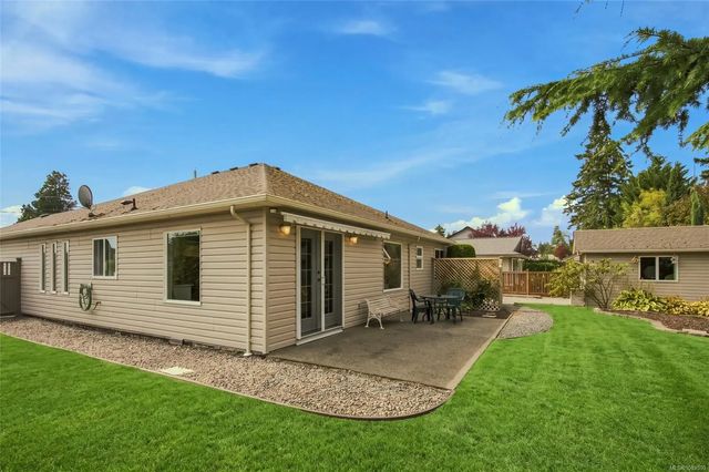 2 of 49 - 575 Panorama Pl, Parksville, BC