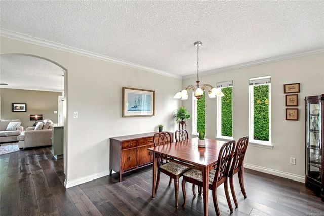 4 of 49 - 575 Panorama Pl, Parksville, BC