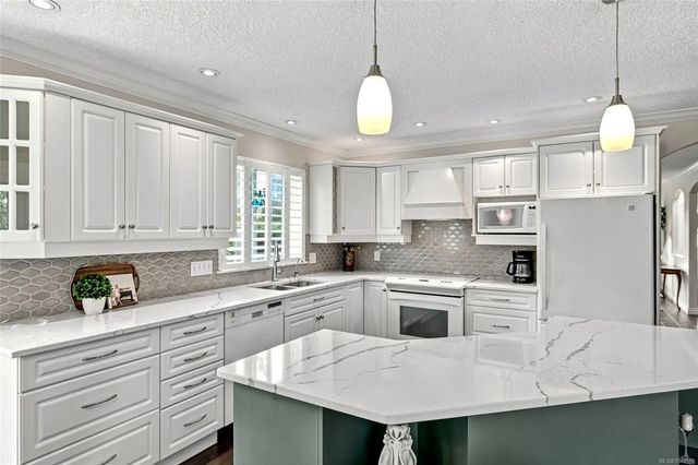 5 of 49 - 575 Panorama Pl, Parksville, BC