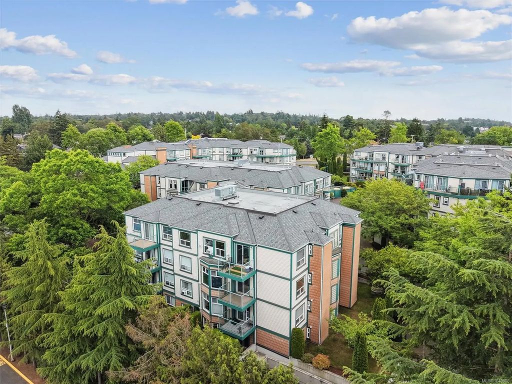 894 Vernon Ave 112, Saanich