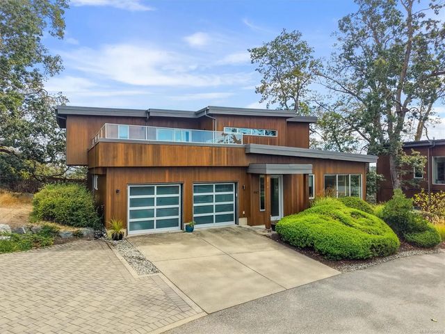 2 of 48 - 810 Rainbow Ridge Lane, Saanich, BC
