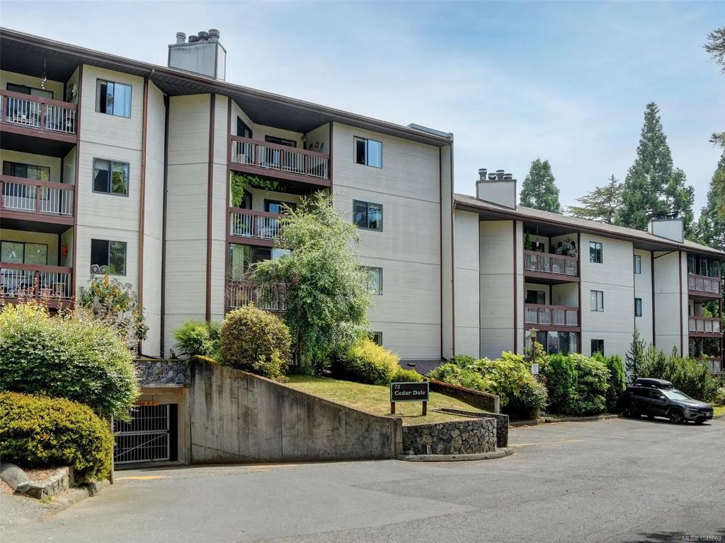 75 Gorge Rd W 205, Saanich
