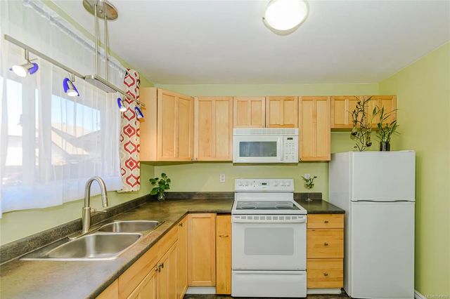 5 of 35 - 1506 Admirals Rd 5, View Royal, BC