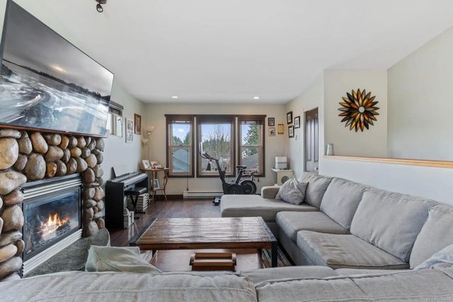 2 of 47 - 2735 Rydal Ave, Cumberland, BC