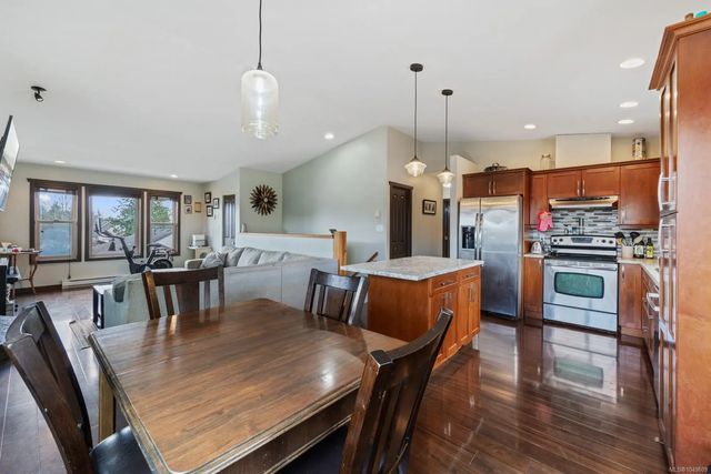 3 of 47 - 2735 Rydal Ave, Cumberland, BC