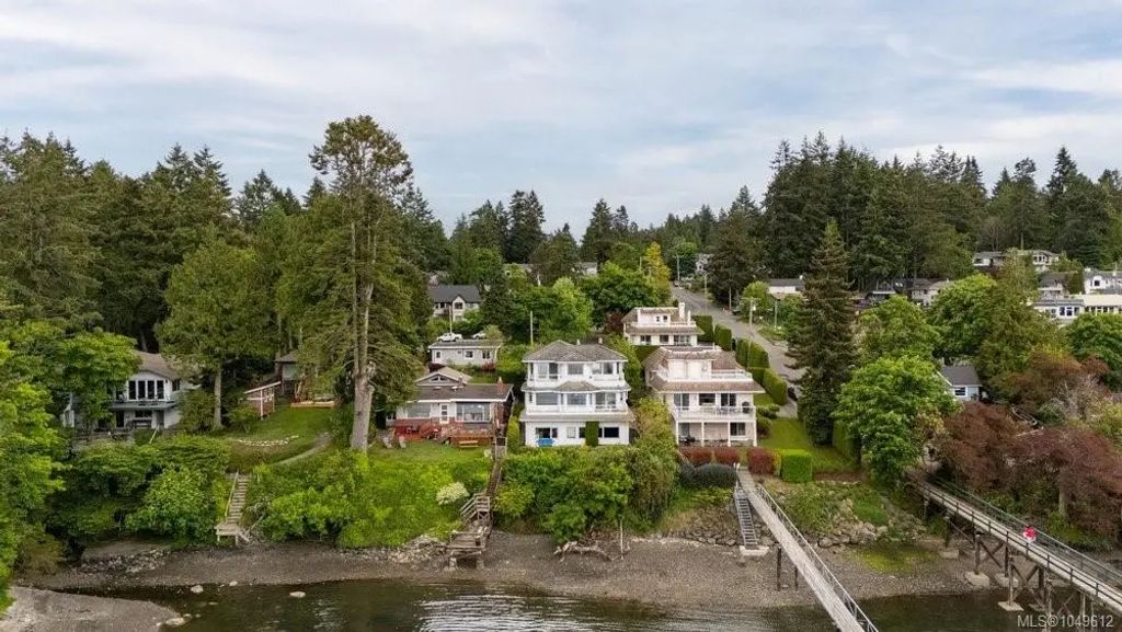 7014 Brentwood Dr, Central Saanich
