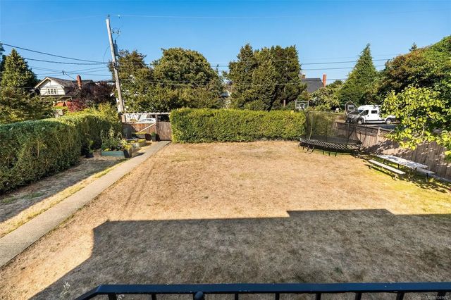 2 of 49 - 1050 Deal St, Oak Bay, BC