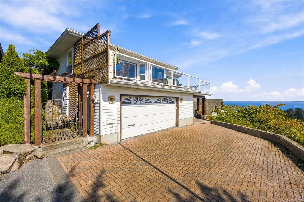 3665 Glen Oaks Dr, Nanaimo