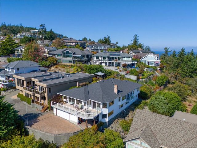 3 of 62 - 3665 Glen Oaks Dr, Nanaimo, BC