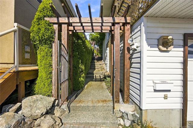 4 of 62 - 3665 Glen Oaks Dr, Nanaimo, BC
