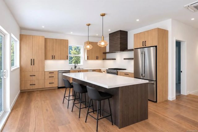 3 of 39 - 535 Gibson St, Tofino, BC