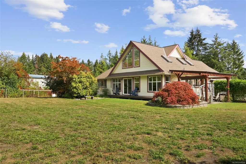 2877 Lake Trail Rd, Courtenay