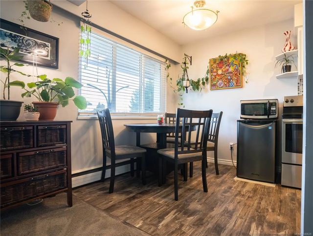 3 of 22 - 352 Burnside Rd W, Saanich, BC