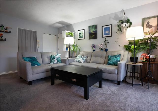 5 of 22 - 352 Burnside Rd W, Saanich, BC
