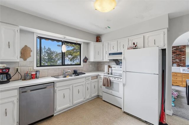 2 of 57 - 5395 Lost Lake Rd, Nanaimo, BC
