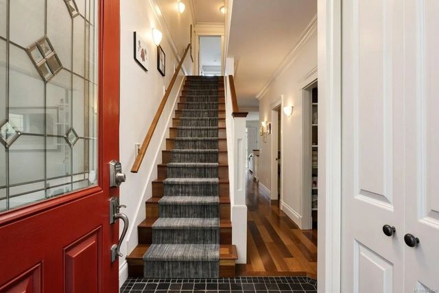 2 of 42 - 1046 Davie St, Victoria, BC
