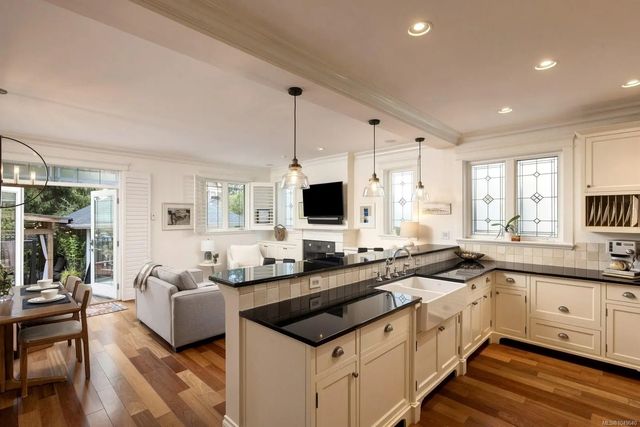 3 of 42 - 1046 Davie St, Victoria, BC