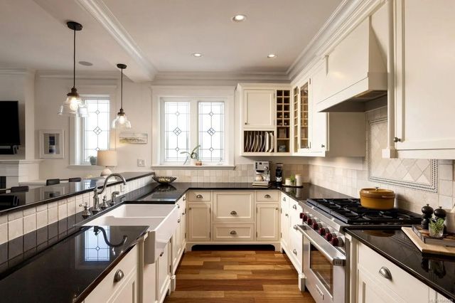 4 of 42 - 1046 Davie St, Victoria, BC