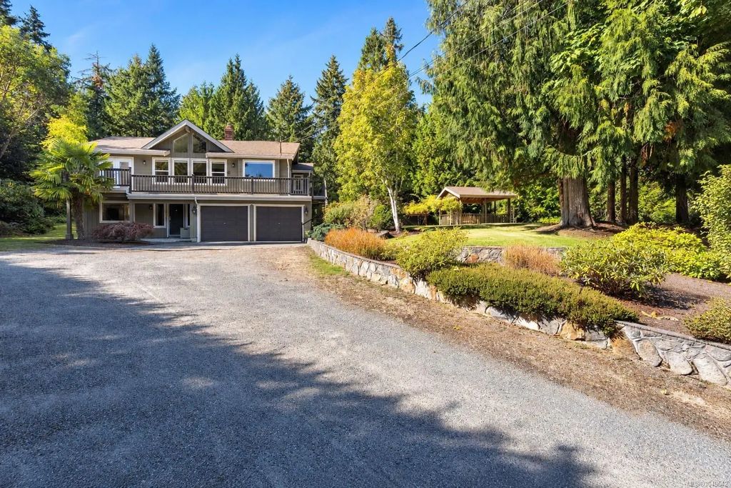 1453 Honeysuckle Pl, North Saanich