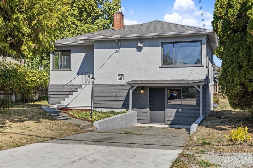 244 Regina Ave, Saanich