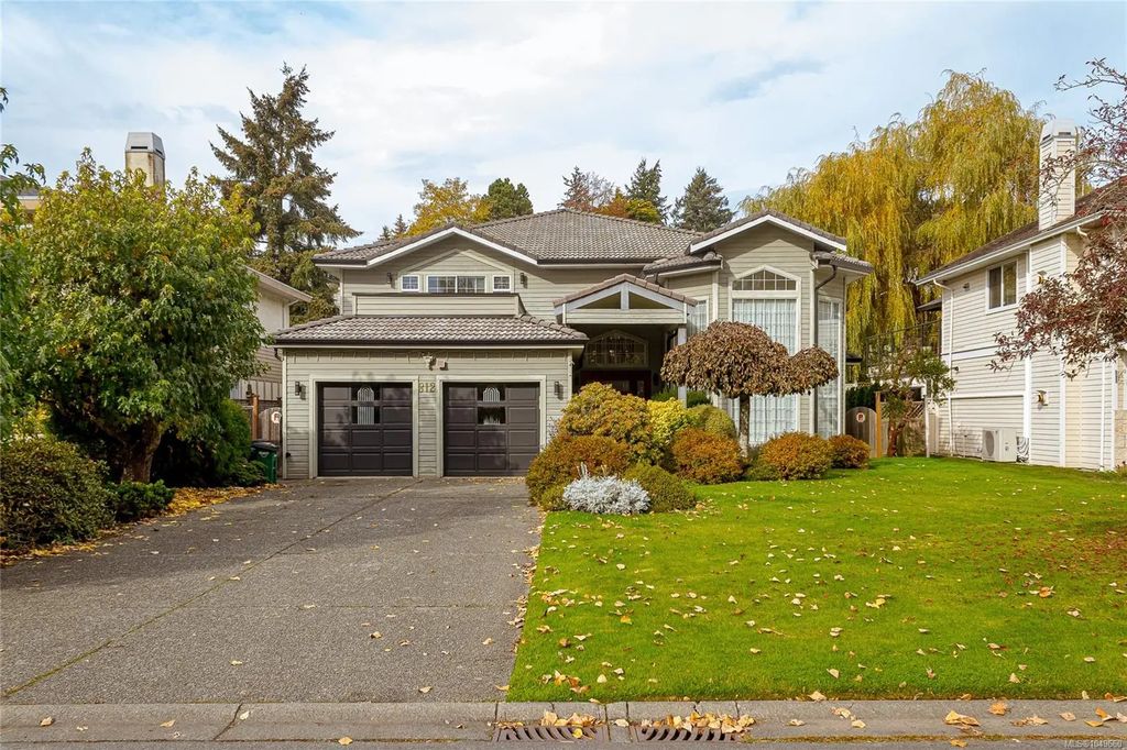 812 Dalewood Lane, Saanich