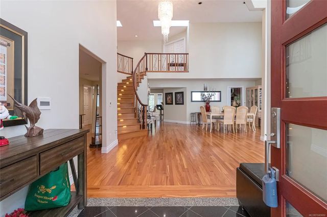 3 of 31 - 812 Dalewood Lane, Saanich, BC