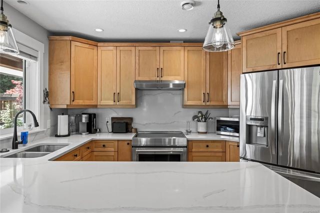 3 of 58 - 536 Cook St, Ladysmith, BC