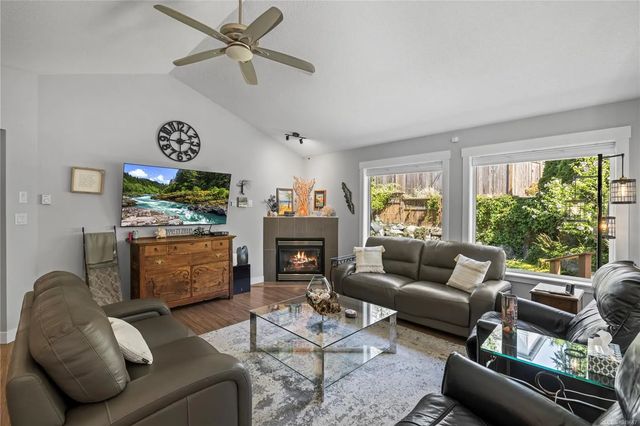 5 of 58 - 536 Cook St, Ladysmith, BC