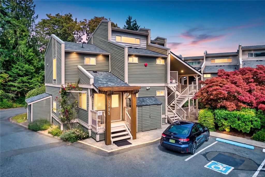 3295 Island Hwy W 202, Qualicum Beach